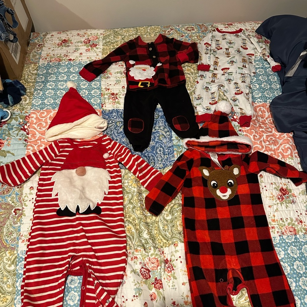 Lot of 4 18 mon Christmas outfits, Rudolf, Knome, Santa, Toy Story